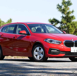 BMW 1シリーズ 新型（118i play）