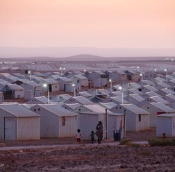 イケアの「難民キャンプに明かりを届けよう」という取り組みが、40カ国以上で開催中だ。11月29日~12月19日まで、イケアストアですべての照明製品1つにつき1ユーロが寄付される。