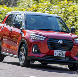 ダイハツ ロッキー(写真は17インチ装着車)