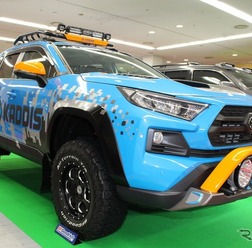 ロードハウスのデモカーとして登場したカディス エクストリームRAV4。オーバーフェンダーやルーフレールラックを備え、5インチアップのフォルムを備えたオフ志向の一台。
