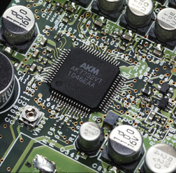 『カロッツェリア・DEH-970』の内部基板。