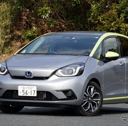 新型フィットのハイブリッド車「e:HEV」NESS