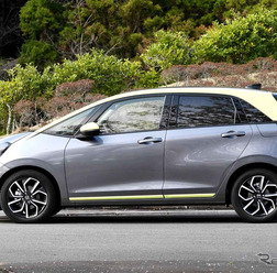 ホンダ フィット 新型(NESS)