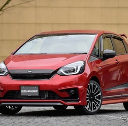 ホンダ フィット 無限 のエアロキット装着車（Dash）