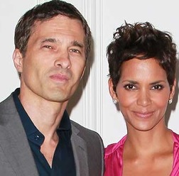 オリヴィエ・マルティネス&ハル・ベリー-(C) Getty Images