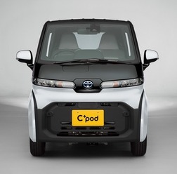 トヨタ C＋pod G（スーパーホワイトII×無塗装［黒色樹脂］）