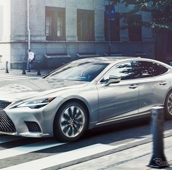 レクサス LS500h エグゼクティブ(銀影ラスター)