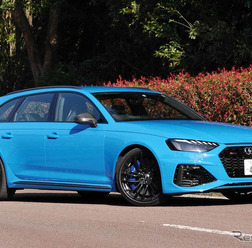 アウディ RS4アバント 新型