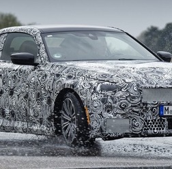 BMW 2シリーズ・クーペ 次期型のプロトタイプ