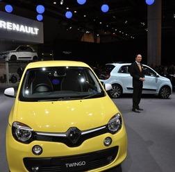 ルノー トゥインゴ 新型とルノージャポン大極司社長（東京モーターショー15）