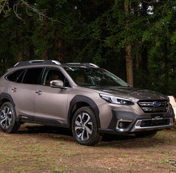スバル 新型 アウトバック Limited EX(ボディカラーはブリリアントブロンズ・メタリック)