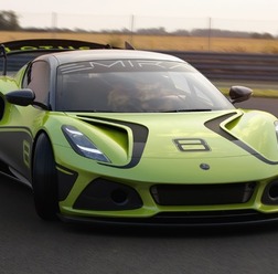 ロータス・エミーラ GT4
