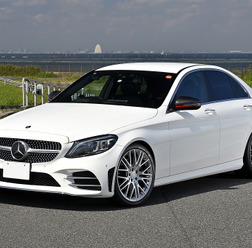 メルセデス・ベンツ C220dでハイエンドオーディオを楽しむ優雅な世界