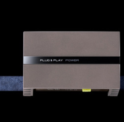 外部パワーアンプの一例（プラグアンドプレイ・PLUG&PLAY POWER）。