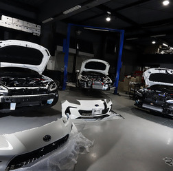 【BLITZ】東京オートサロンに向けて注目車両続々登場！開発現場レポート