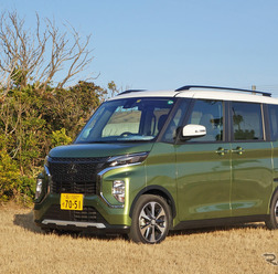 三菱 eKクロス スペースのフロントビュー。日産ルークスと兄弟関係にある。