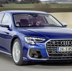 アウディ S8 改良新型