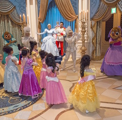「シンデレラのプリンセス・ウェルカム」 (c) Disney