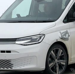 VW キャディ PHEV プロトタイプ（スクープ写真）