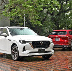 マツダ CX-60 XD ハイブリッド プレミアムモダン(左)とXD Lパッケージ(右)