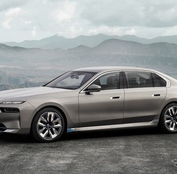 BMW i7