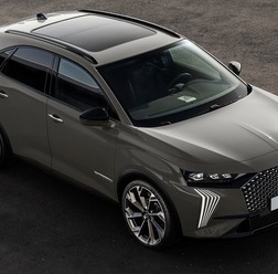 DS 7 改良新型の「E-TENSE 4x4 360」