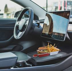 テスラ専用大型センタートレイ「TESLA ALSET Tray(アルセットトレイ)」がクラファンに登場