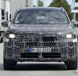 BMW X3 次期型に追加されるPHEV（スクープ写真）