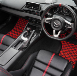 乗り込むたびにスポーティな高揚感! オートエクゼの「スポーツフロアマット」にロードスター・RX-8・MAZDA3・CX-5用が新発売