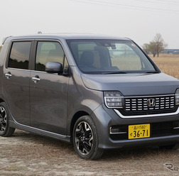 ホンダ N-WGNカスタム L・ターボのフロントビュー。