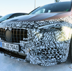 メルセデスAMG GLA 45 改良新型プロトタイプ(スクープ写真)