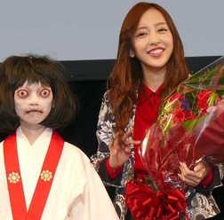 石井心愛&板野友美/「Tomomi Itano 10th Anniversary Special Event~ちゃんと10周年フリかえろぉーよー!お…おー!!~」