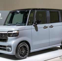 【ホンダ N-BOX 新型】『カスタム』は“自分を高めるモノ”---品格と質感を向上
