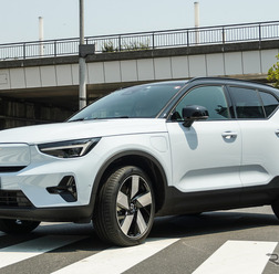 ボルボ XC40 リチャージ プラス シングルモーター(後輪駆動モデル)