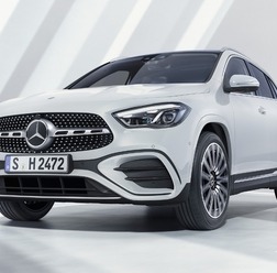 メルセデスベンツ GLA 200d 4MATIC AMGラインパッケージ