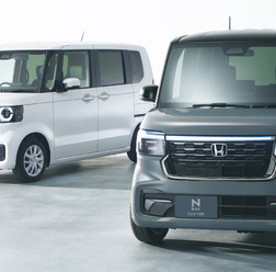 ホンダ N-BOX（左）/N-BOXカスタム（右）