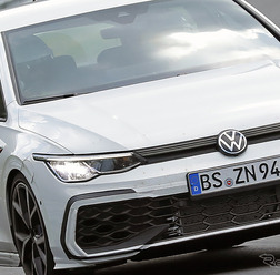 VW ゴルフ GTI 改良新型プロトタイプ(スクープ写真)