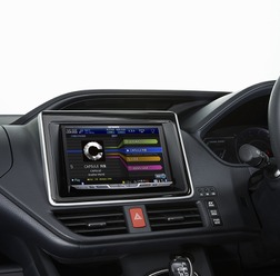 カロッツェリア・サイバーナビ「AVIC-ZH0999L」(車両はトヨタ・ヴァクシー)。