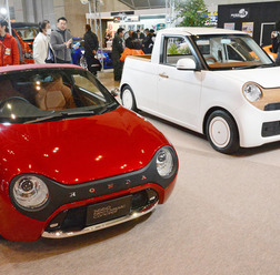 S660ネオクラシック・コンセプト(左)とN-ONEフレンドリー2シーター(東京オートサロン16)