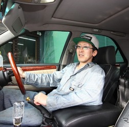 大の車好きで多数のクルマを所有する池崎さん