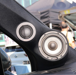 2023年11月に開催された『まいど大阪 秋の車音祭』にエントリーしたオーディオカーの1台(製作ショップ:ルロワ<愛知県>)。