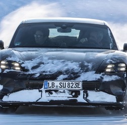 ポルシェ・タイカン 改良新型のプロトタイプ