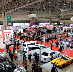 カスタムカーの祭典『東京オートサロン』に出現した、怒濤のオーディオカーをCheck!