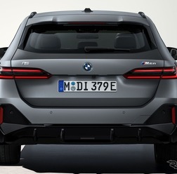 BMW i5 ツーリング の「M60 xDrive」
