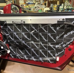 「デッドニング」の施工例(製作ショップ:Kサウンド<広島県>)。