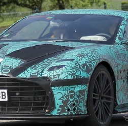 アストンマーティン DBS 後継 V12スーパーカーのプロトタイプ（スクープ写真）