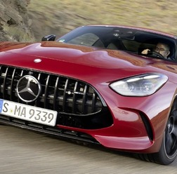 メルセデスAMG GT 新型の「63 4MATIC+クーペ」（参考）