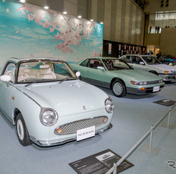 爽やかなイメージの日産自動車ブース。