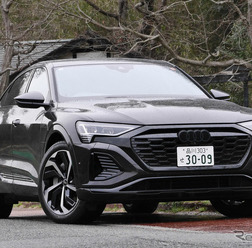 アウディ Q8スポーツバック 55 e-tron