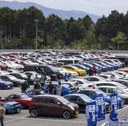 RAYSボルクレーシングユーザー集結! スポーツカーから軽自動車まで鍛造ホイールの魅力をアピール~2024 RAYS FAN MEETING~